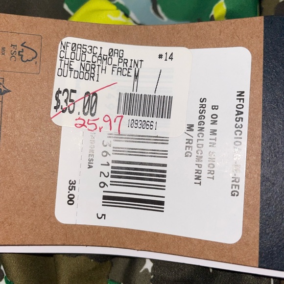 NWT The North Face green camouflage shorts - Picture 5 of 5